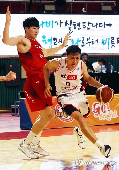 kt 대역전승 앞장 선 '다 잘 하는 베테랑' 김영환
