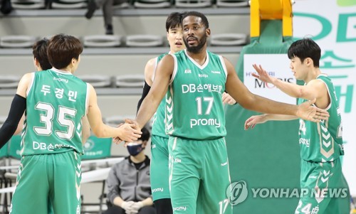 '김영환 회춘의 28점' kt, DB 잡고 3연승…공동 4위로