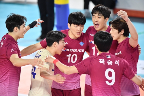 대한항공, 삼성화재 잡고 3연패 탈출…1위 자리 탈환