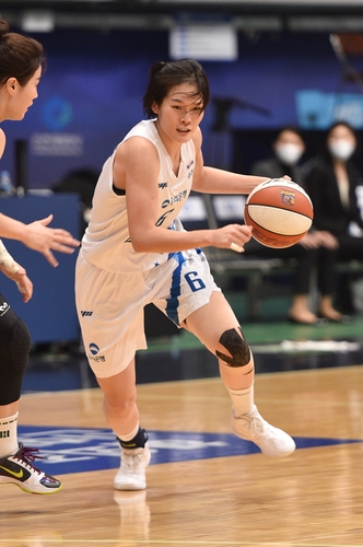 우리은행, 신한은행 4연승 저지…최은실 개인 최다 22점