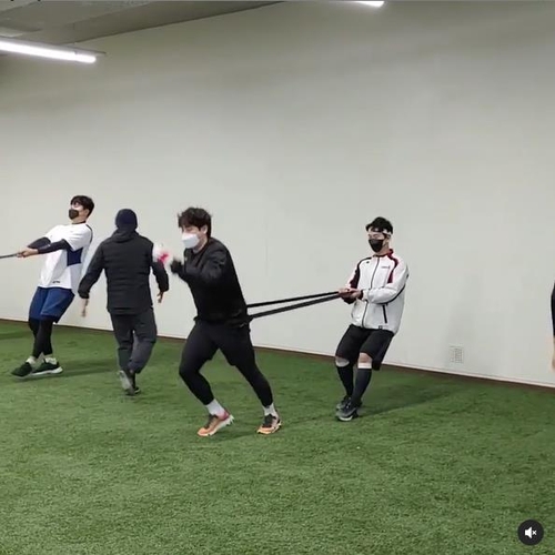 비활동 기간에도 야구장 찾는 선수들…코로나19가 바꾼 풍속도