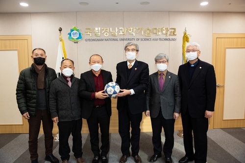 박항서 감독 고향에 기쁜소식 전하려 더 열심히 뛰겠다