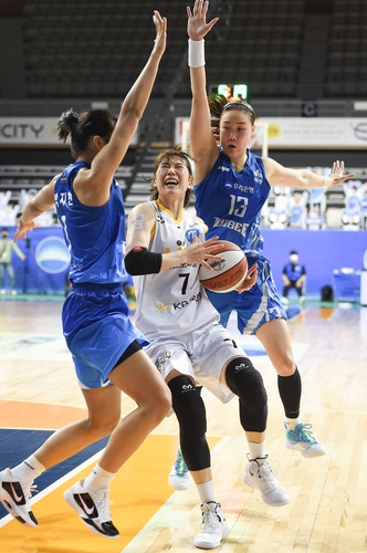 여자농구 KB vs 우리은행, 21일 1-2위 맞대결…선두 경쟁 분수령