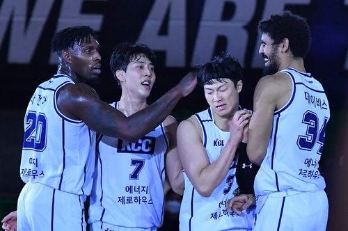 프로농구 KCC, 삼성에 4점 차 신승…팀 최다 타이 12연승 질주