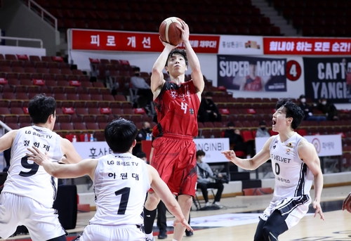 5연승 현대모비스, 팀 통산 700승 달성하며 단독 2위 '겹경사'(종합)
