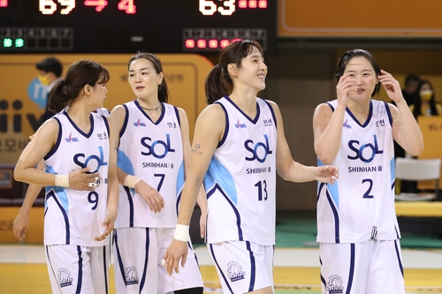 신한은행 '선두' KB 또 잡았다…김단비 22점 '폭발'