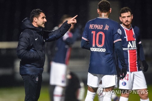'코로나 확진' 포체티노 감독 빠진 PSG, 앙제 꺾고 선두 도약