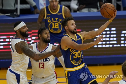 레너드·조지 42점 합작…클리퍼스, 커리 묶고 GSW 제압