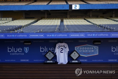 MLB 추모 물결…라소다 감독, 야구 지도자 그 이상의 인물