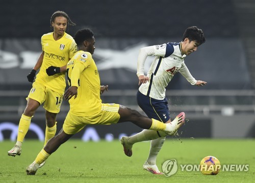 '골대 때린' 손흥민…토트넘, 강등권 풀럼에 1-1 무승부