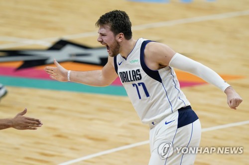 '돈치치 36점' 댈러스, 샌안토니오 잡고 다시 '연승 모드'