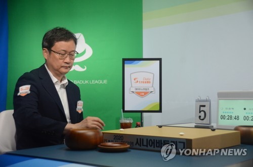 유창혁, 통산 1천300승 달성…국내 프로 바둑기사 4호