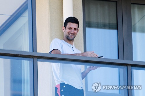 '호주오픈 방역수칙 완화' 요구한 조코비치에 얼간이 비판