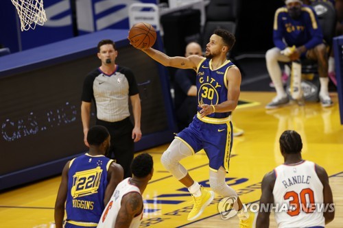 '34득점' 제임스, 시즌 첫 30점 돌파…레이커스는 밀워키 제압