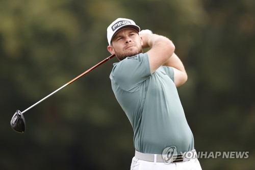 해턴, 유럽골프투어 개막전 역전 우승…매킬로이 3위