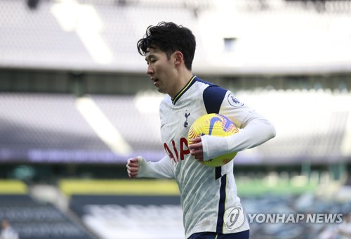 손흥민 모두의 도움으로 100호골…새해 시작으로 최고