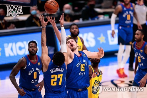 요키치 시즌 5번째 트리플더블…덴버, '커리 35득점' GSW 제압