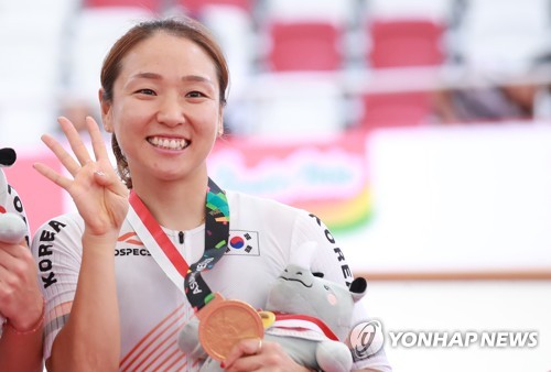 사이클 여제 나아름의 도전…올림픽 대비, 남자팀서 훈련