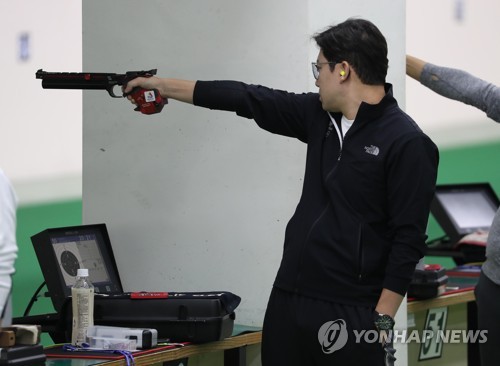 도쿄행 준비하는 '사격 황제' 진종오 총 내려놨다 다시 들었죠