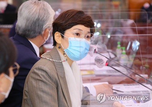 끝이 안보이는 코로나 방역…헬스장 연매출 82%↓