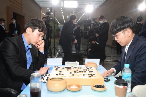 한국바둑 새로 쓴 신진서, 새해엔 세계바둑 평정한다