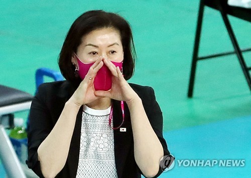 '기살리기' 나선 흥국생명 박미희 감독 선수 칭찬 좀 해주세요