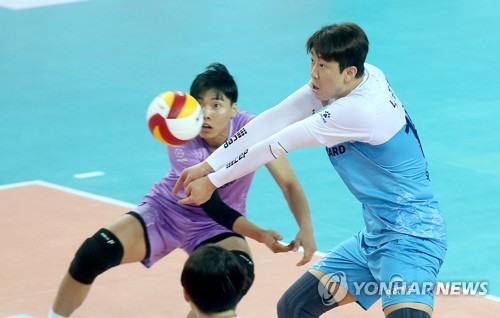 '리시브와 씨름' 중인 우리카드 나경복 집중적 수비 훈련 중