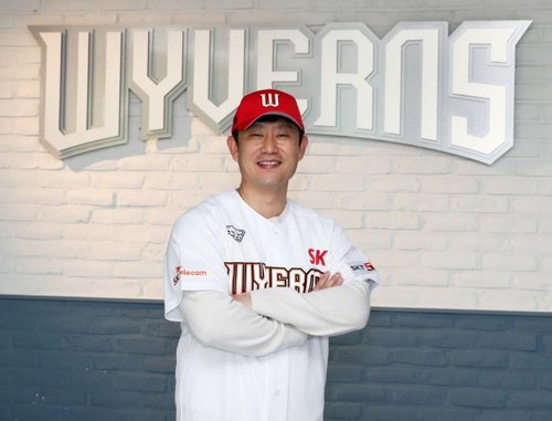 SK 유니폼으로 갈아입은 김상수 땅볼 유도 연구할 것