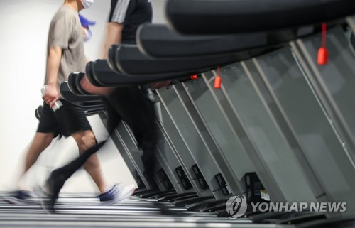 체육시설 방역수칙 제시…땀젖은 손으로 마스크 만지지 마세요