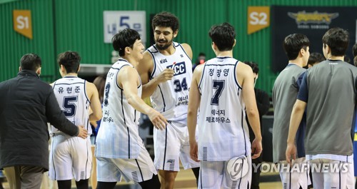 한고비 넘은 KCC, 24일 SK 상대로 '팀 역대 최다' 13연승 도전