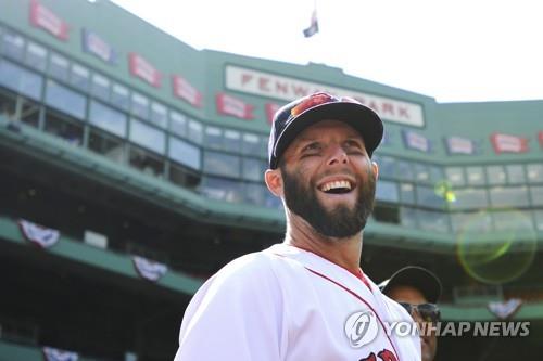 MLB 마차도의 슬라이딩에 쓰러진 페드로이아 끝내 은퇴