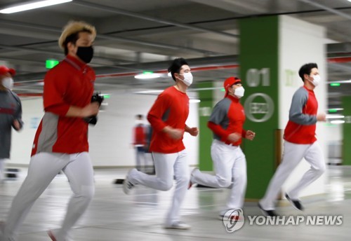 프로야구 10개 구단, 국내 스프링캠프 시작…날씨가 심술(종합)